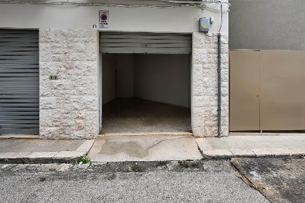 Foto Negozio in Via Francesco Petrarca 99, Castellana Grotte Castellana