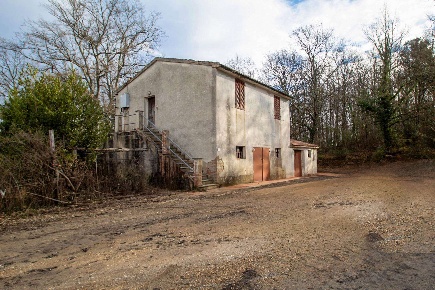 Foto Rustico a Chiusdino di 201 m² con 7 locali in vendita