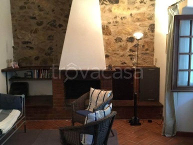 Foto Appartamento a Massa Marittima Centro di 88 m² con 4 locali in vendita
