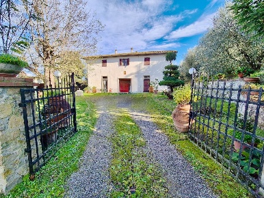 Foto Appartamento a Peccioli Centro di 415 m² con 13 locali in vendita