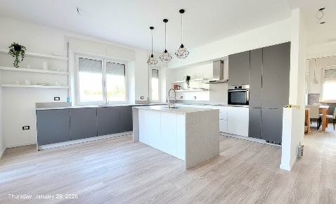 Foto Appartamento a Ostra Vetere di 110 m² con 4 locali in vendita