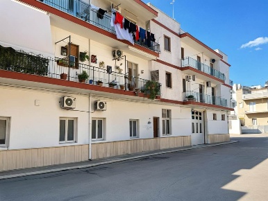 Foto Negozio in Via Caravaggio 2, Palagiano di 244 m² con 1 locali