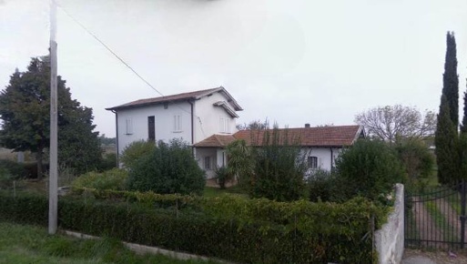 Foto Villa unifamiliare a Latina Quartiere Europa di 250 m² con 5 locali