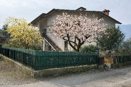 Foto Appartamento a Sale Marasino Centro di 150 m² con 8 locali in vendita