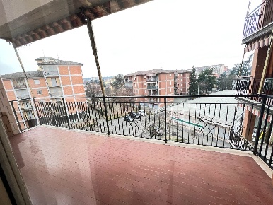 Foto Appartamento a Novi Ligure di 100 m² con 5 locali in affitto