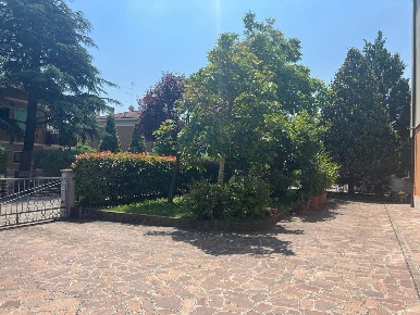 Foto Appartamento in GASPARINI 29, Modena Modena Est di 130 m² con 8 locali