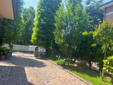 Foto Appartamento in GASPARINI 29, Modena Modena Est di 130 m² con 8 locali
