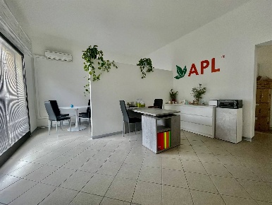 Foto Negozio in via Bellinato, Venezia Marghera - Catene di 61 m²