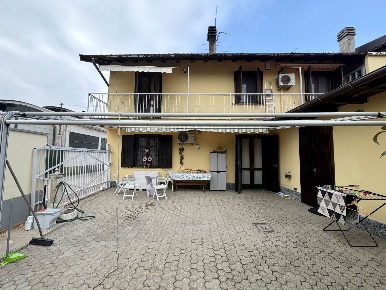 Foto Villa unifamiliare a Vigevano Cimitero, Mondetti di 200 m² in vendita