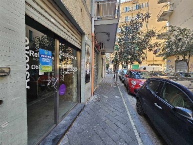 Foto Negozio in via ruggiero da salerno19, Salerno Torrione di 40 m²