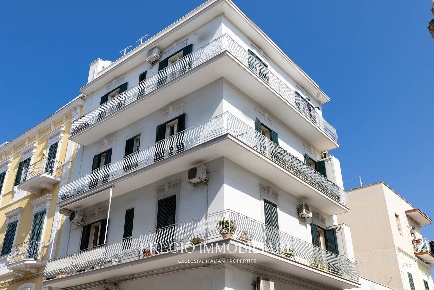Foto Appartamento in Via Isplues, Monopoli Centro di 86 m² con 4 locali