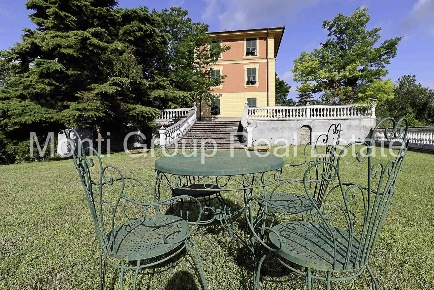 Foto Villa unifamiliare a Morsasco di 330 m² con 14 locali in vendita