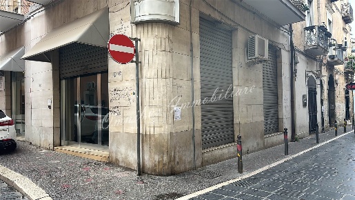 Foto Negozio a Foggia Via della Repubblica - Piazza San Francesco di 75 m²