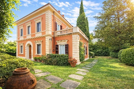 Foto Villa unifamiliare a Firenze Salviatino - San Domenico di 340 m²
