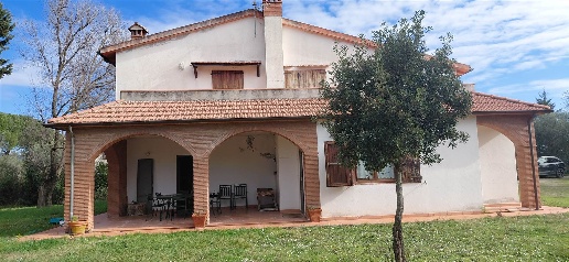 Foto Cessione attività a Scansano di 374 m² con 8 locali in vendita