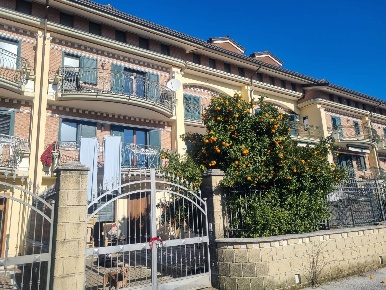 Foto Villa a schiera in Via Antonio Tedeschi 21, Avellino di 220 m²