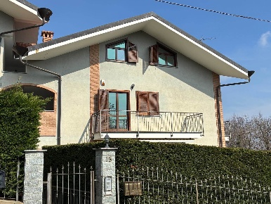Foto Appartamento in Via Fiano 15, Givoletto Centro di 158 m² con 5 locali