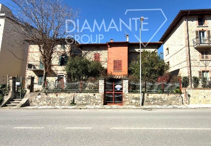 Foto Casa indipendente a Castiglione del Lago Contrada Mulino di 261 m²