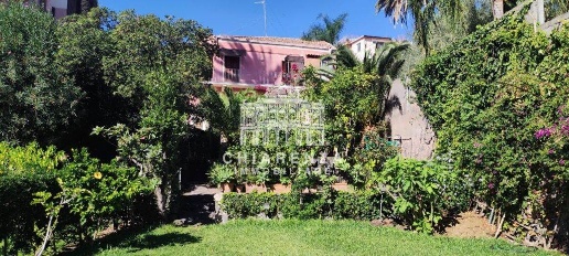 Foto Appartamento in Via Provinciale  134, Aci Castello Centro di 75 m²