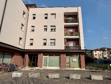Foto Negozio a Nogara Centro di 113 m² con 3 locali in affitto
