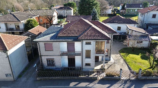 Foto Villa bifamiliare in Via Piave 110, Cogliate Centro di 251 m²