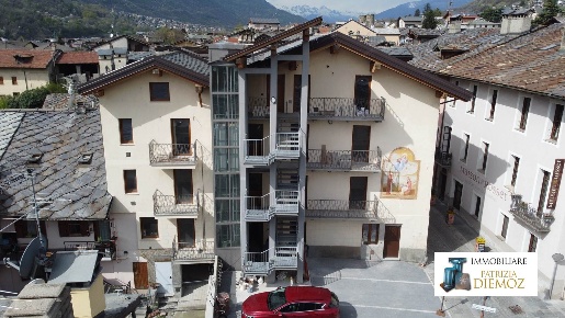 Foto Appartamento in via Risorgimento, Nus Centro di 96 m² con 3 locali