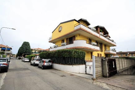 Foto Appartamento in Via Leopardi 19, Lainate Centro di 80 m² con 3 locali