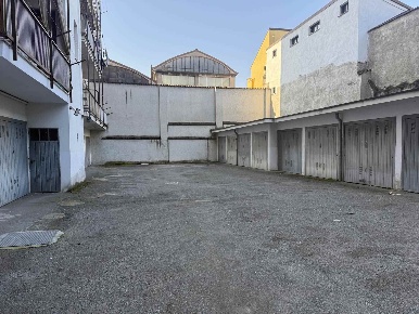 Foto Garage in Via Matteotti, Voghera Centro Storico di 40 m² con 1 locali
