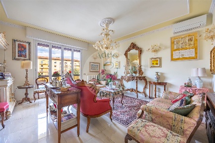 Foto Appartamento in viale dei mille, Firenze Campo di Marte di 190 m²