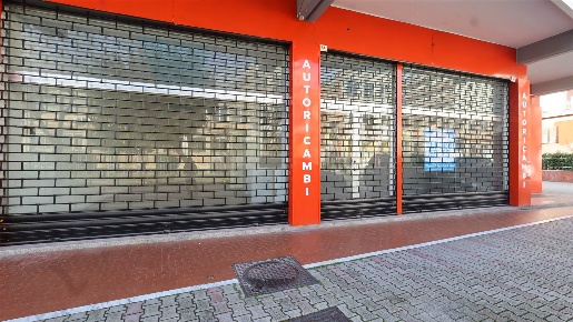 Foto Attività commerciale in Viale Kennedy  62-64, Santa Maria Capua Vetere