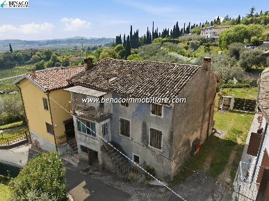 Foto Case semi ndipendenti a Caprino Veronese Pesina di 192 m² con 8 locali