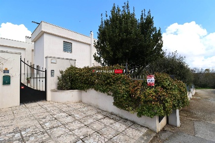 Foto Villa unifamiliare a Martina Franca di 230 m² con 6 locali in vendita