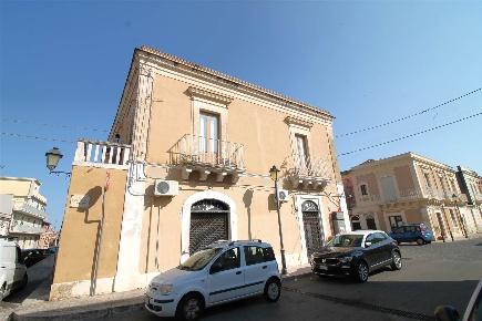 Foto Negozio in Via XX Settembre 148/150, Canicattini Bagni di 150 m²