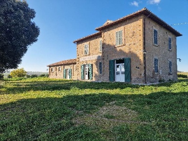 Foto Rustico a Tarquinia di 407 m² con 11 locali in vendita