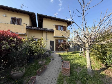 Foto Villa unifamiliare a Cassolnovo Centro di 137 m² con 3 locali