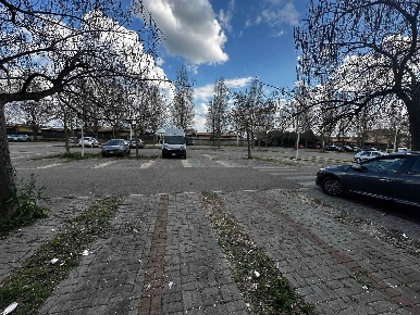 Foto Locale commerciale a Capena di 450 m² con 1 locali in vendita