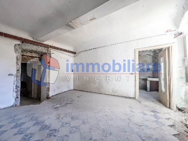 Foto Appartamento a Sarzana Centro di 83 m² con 4 locali in vendita