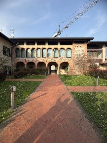 Foto Case indipendenti in Via Dorotina  15, Curno di 200 m² con 6 locali