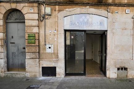 Foto Negozio in Via Estramurale a Mezzogiorno 99, Putignano di 66 m²
