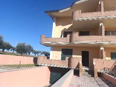 Foto Villa a schiera a Campli di 90 m² con 8 locali in vendita