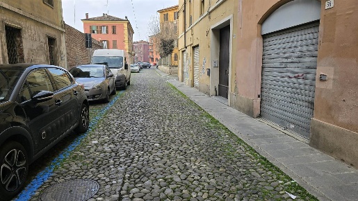 Foto Negozio in Via San Martino 36, Modena Centro Storico di 23 m²