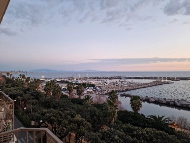 Foto Appartamento in corso garibaldi, Salerno Centro di 194 m² con 6 locali