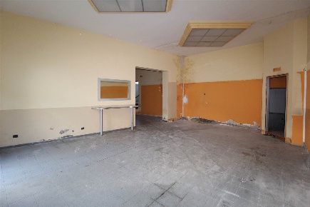 Foto Locale commerciale a Poggibonsi Centro di 168 m² con 4 locali