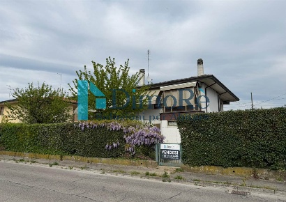 Foto Casa indipendente a Casier Dosson di 200 m² con 9 locali in vendita