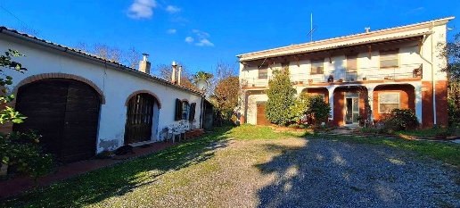 Foto Rustico in Via Matassina, Castellina Marittima di 590 m² con 12 locali