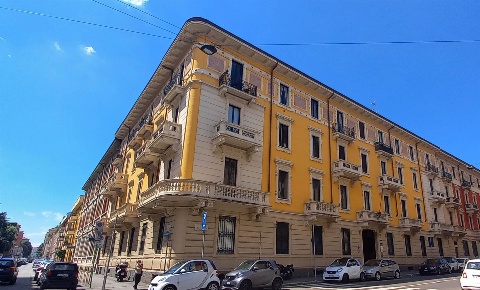 Foto Ufficio in Via Spartaco, Milano Montenero di 108 m² con 4 locali
