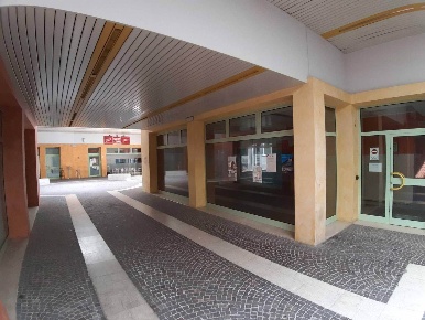 Foto Locale commerciale a Latisana Centro di 105 m² con 3 locali in vendita