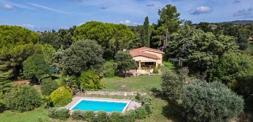 Foto Rustico a Magliano in Toscana Centro di 275 m² con 11 locali