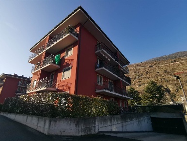 Foto Appartamento in viale stadio, Sondrio Centro di 79 m² con 4 locali