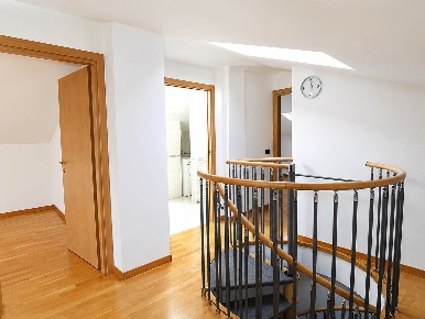Foto Appartamento in viale stadio, Sondrio Centro di 79 m² con 4 locali